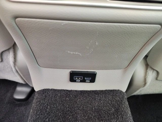 Used 2022 White INFINITI LUXE image 27