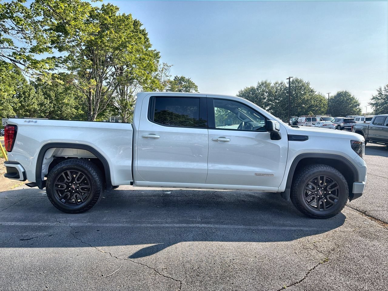 Used 2024 Summit White GMC Elevation image 9