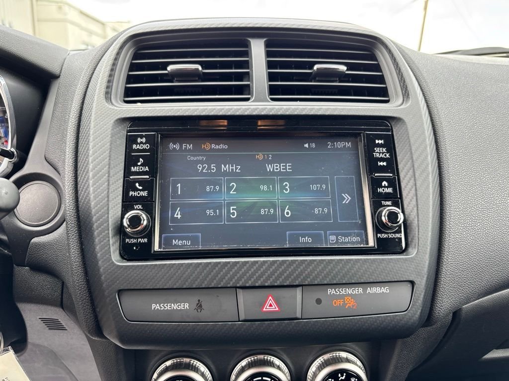 Used 2024  Mitsubishi 2.0 ES image 20