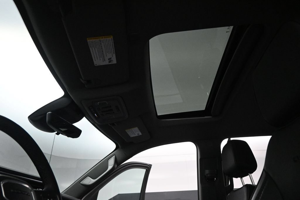 Used 2025 Onyx Black GMC Denali image 10