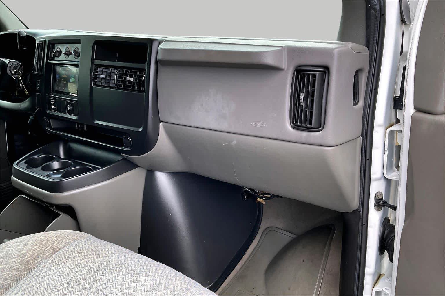 Used 2007 Summit White Chevrolet  image 16