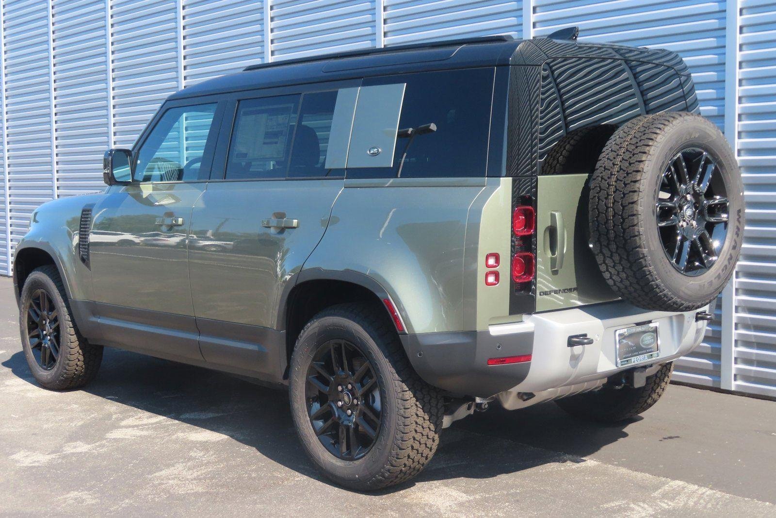 Used 2024 Pangea Green Metallic Land Rover S image 2