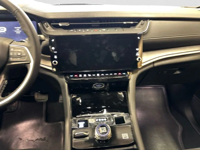 New 2026 White/off-white Jeep Laredo Altitude image 12