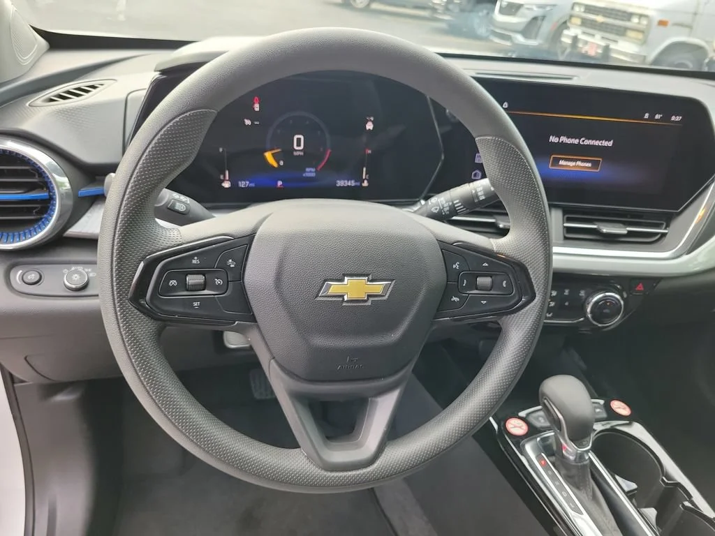 Used 2025 Summit White Chevrolet LT image 25
