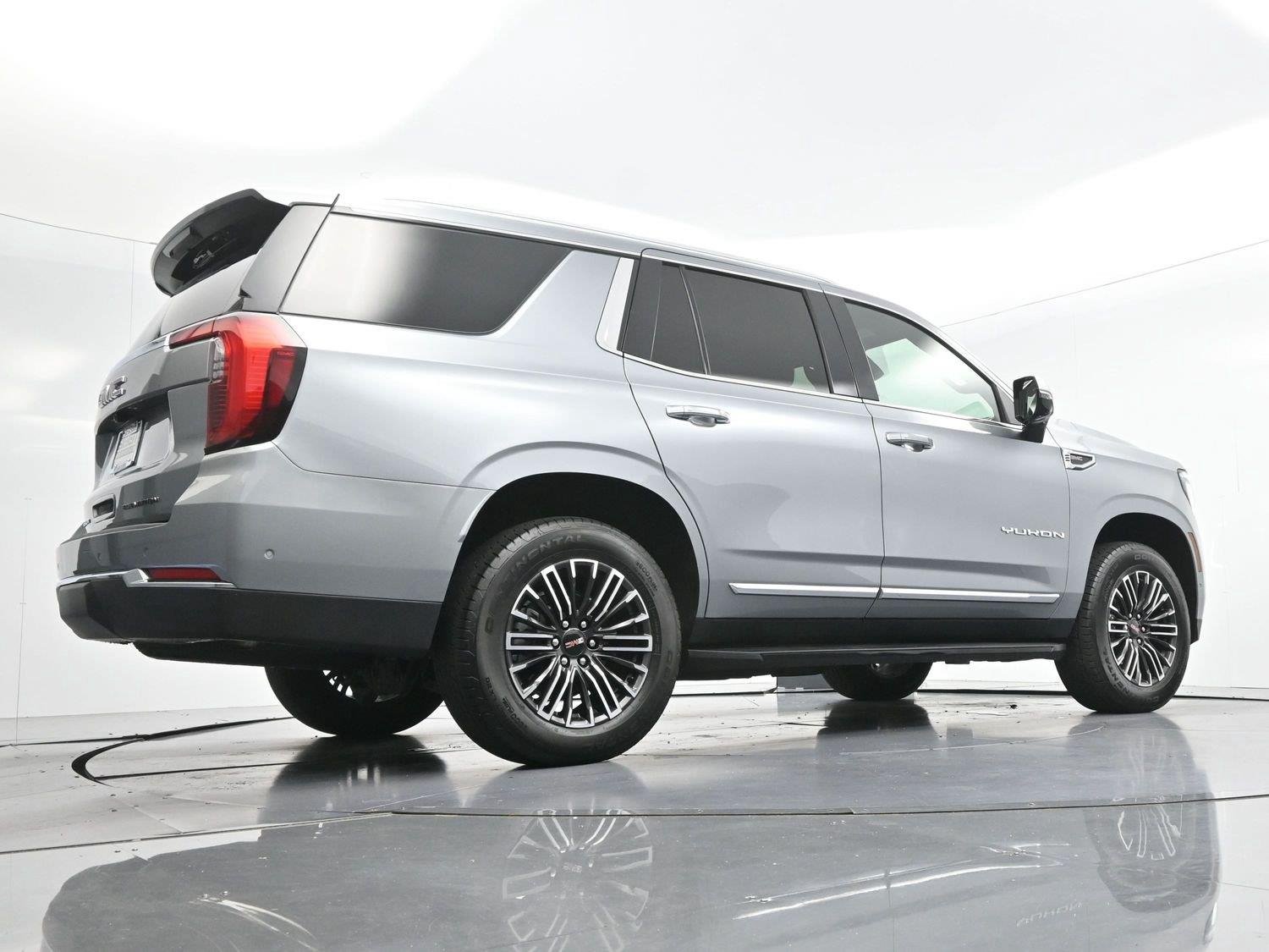 Used 2025 Sterling Metallic GMC Elevation image 47