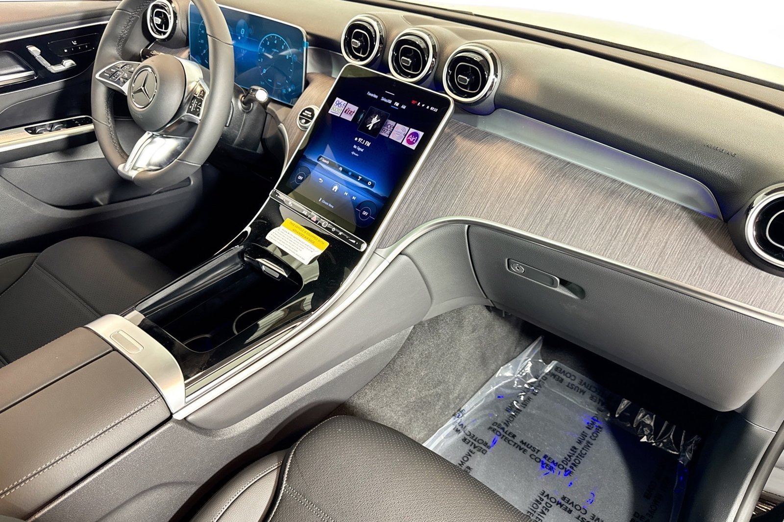 New 2026 Black Mercedes-Benz GLC 300 image 27
