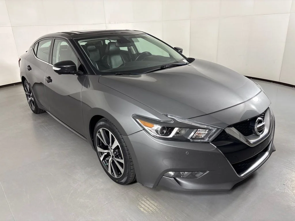 Used 2016 Gray Nissan Platinum image 2