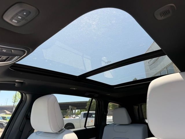 New 2026 Diamond Black Crystal Pearl-Coat Exterior Paint Jeep Limited image 22
