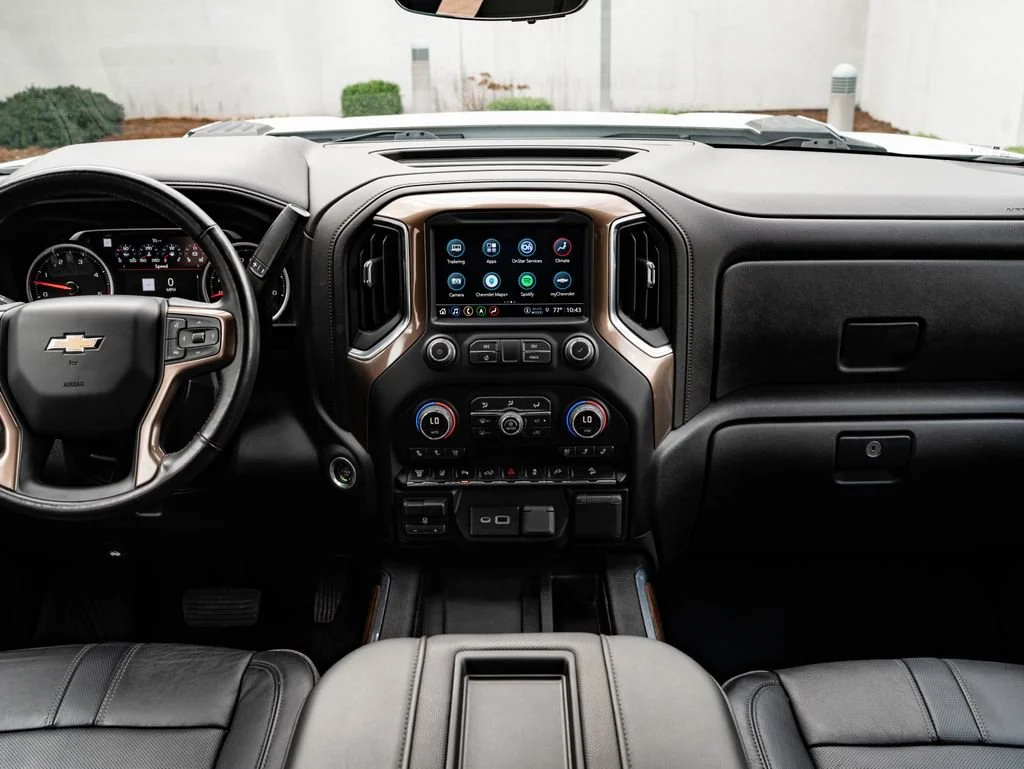 Used 2022 Iridescent Pearl Tricoat Chevrolet High Country image 33