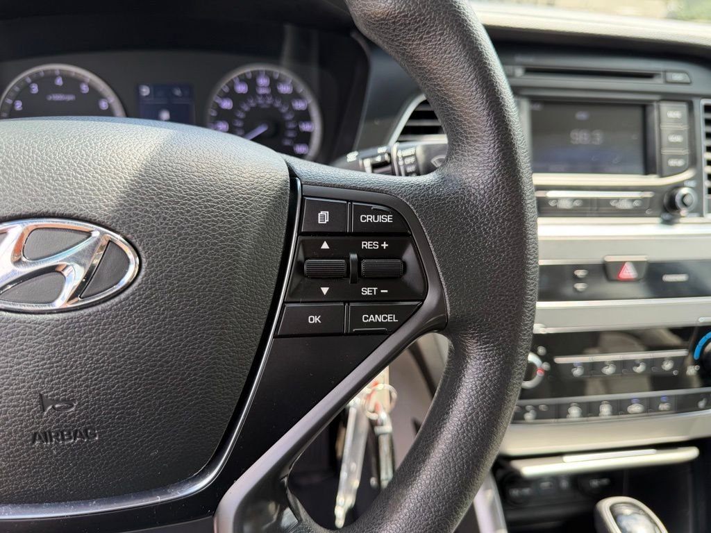 Used 2015 Black Hyundai Sport image 17