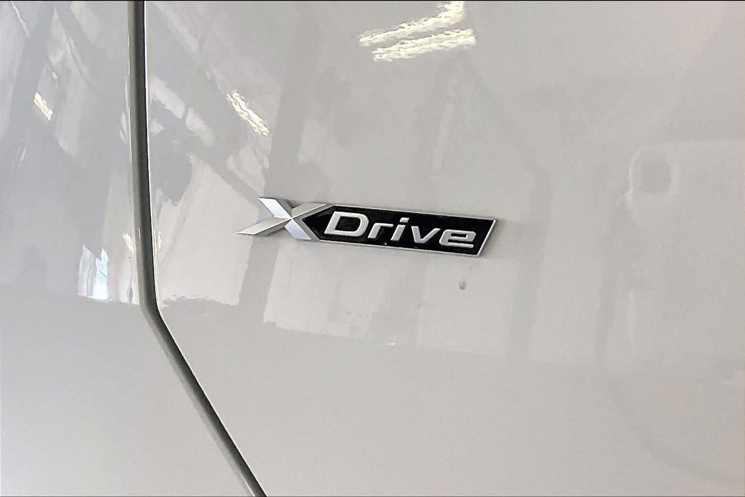 New 2026 Alpine White BMW 30 xDrive image 15