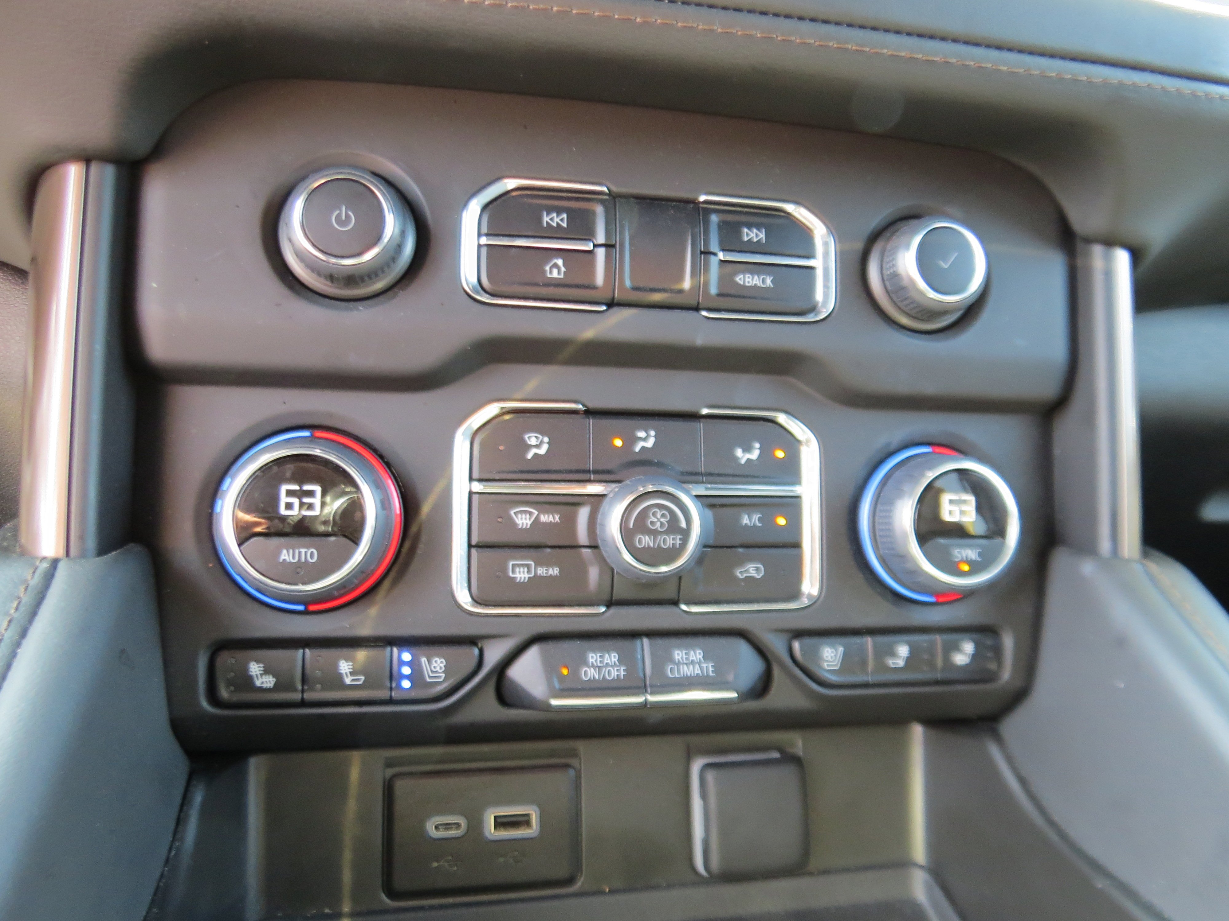 Used 2024 Iridescent Pearl Tricoat Chevrolet High Country image 28
