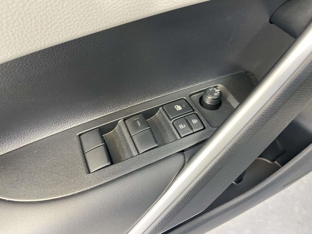 Used 2026 Beige Toyota L image 19