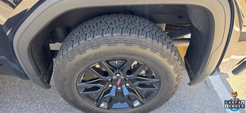 Used 2024 Onyx Black GMC Elevation image 6