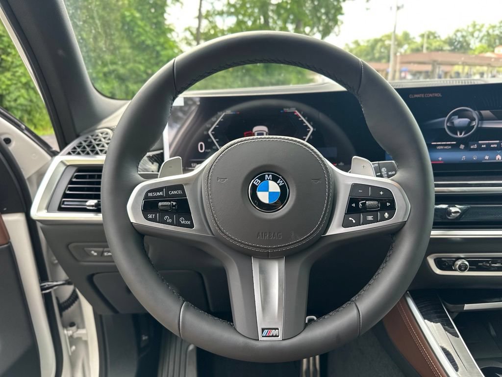 New 2026 Mineral White Metallic BMW xDrive40i image 30