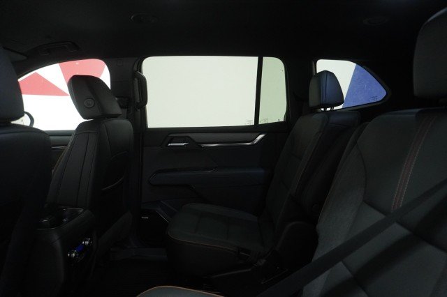 2026 GMC Acadia AT4 - Photo 21