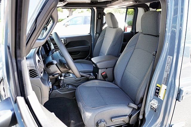 New 2025 Anvil Clear-Coat Exterior Paint Jeep Sport S image 20