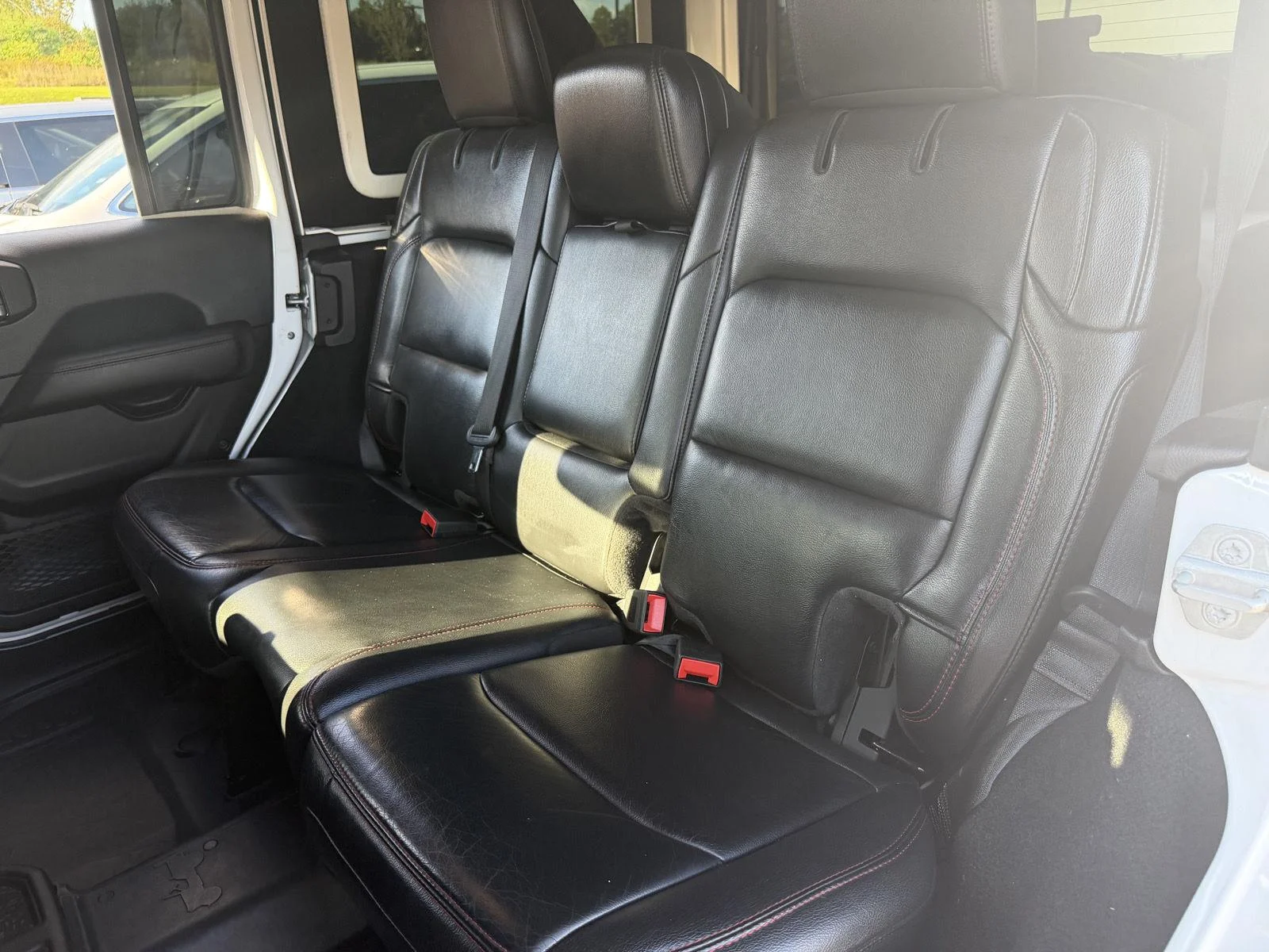 Used 2019 Bright White Clearcoat Jeep Rubicon image 18