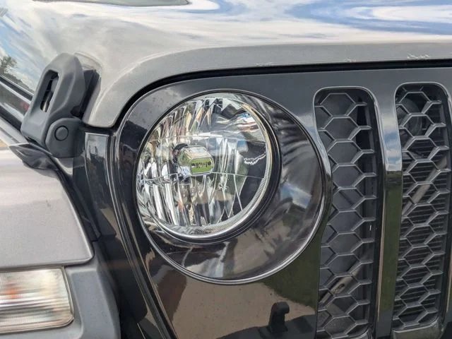 Used 2021 Crystal Metallic Jeep Willys image 12