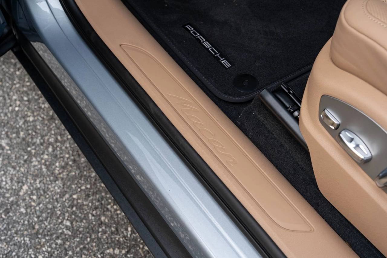 Used 2026  Porsche  image 23
