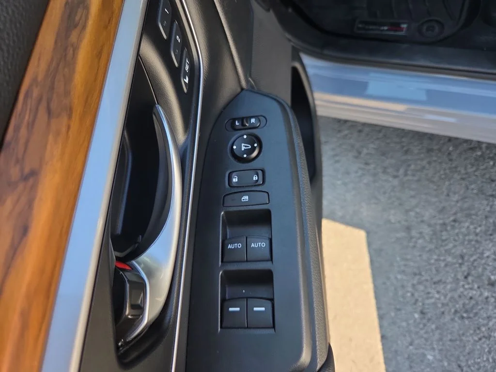 Used 2020 Blue Honda EX-L image 25