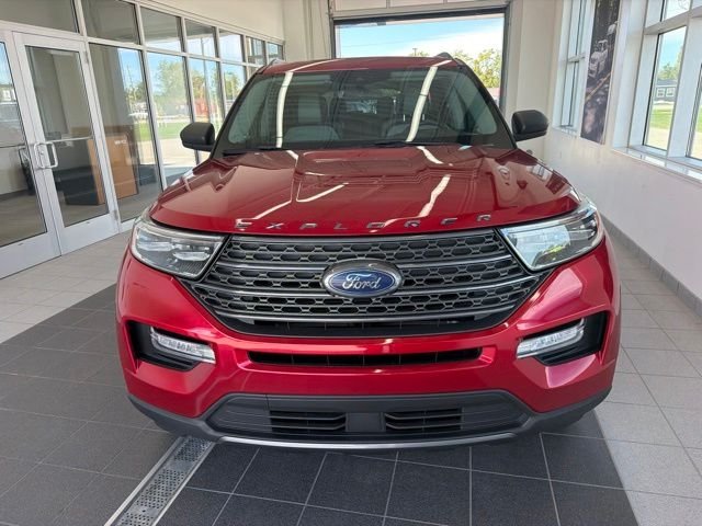 Certified Used 2021 Rapid Red Metallic Tinted Clearcoat Ford XLT image 2
