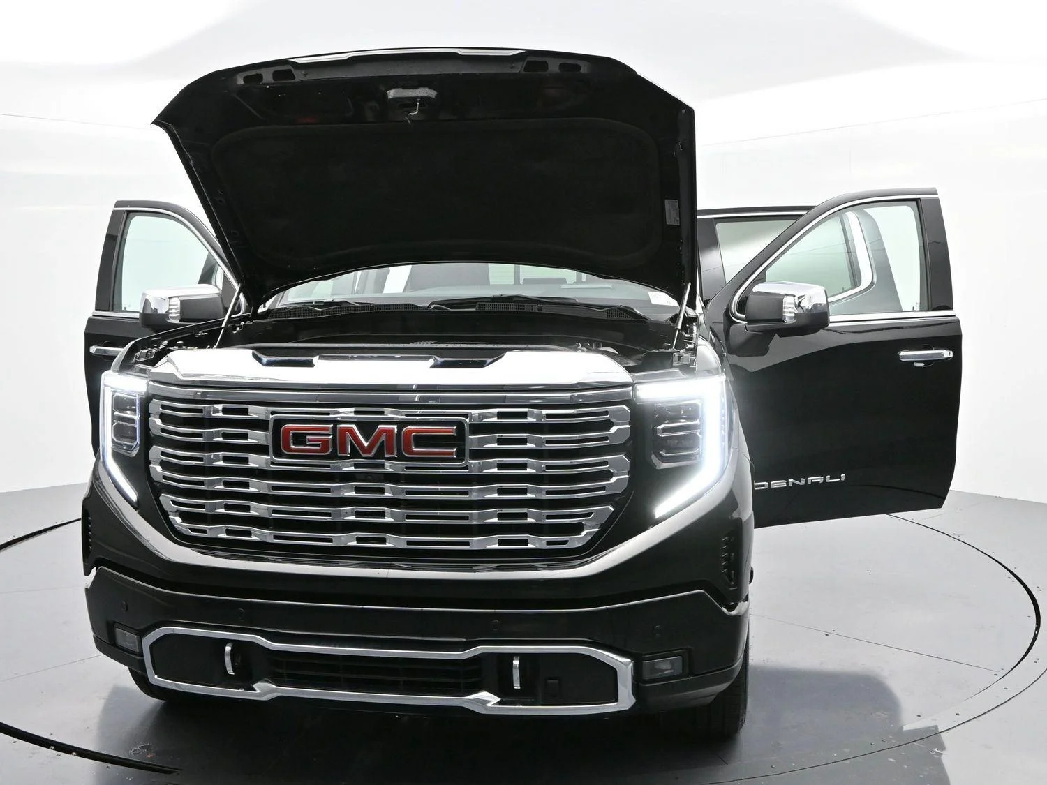 Used 2025 Onyx Black GMC Denali image 39