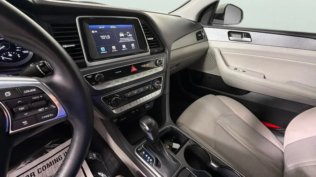 Used 2018 White Hyundai SEL image 20