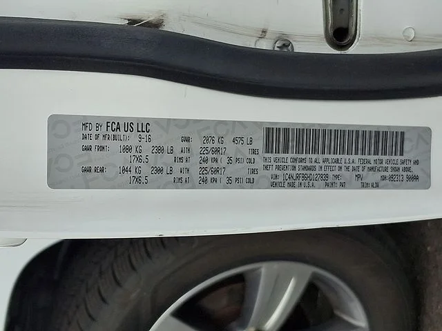 Used 2017 White Jeep Latitude image 29