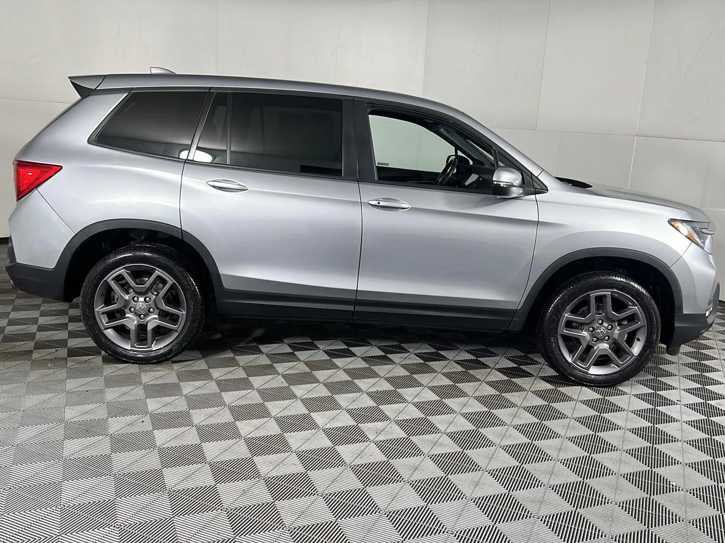 Used 2023 Lunar Silver Metallic Honda EX-L image 8