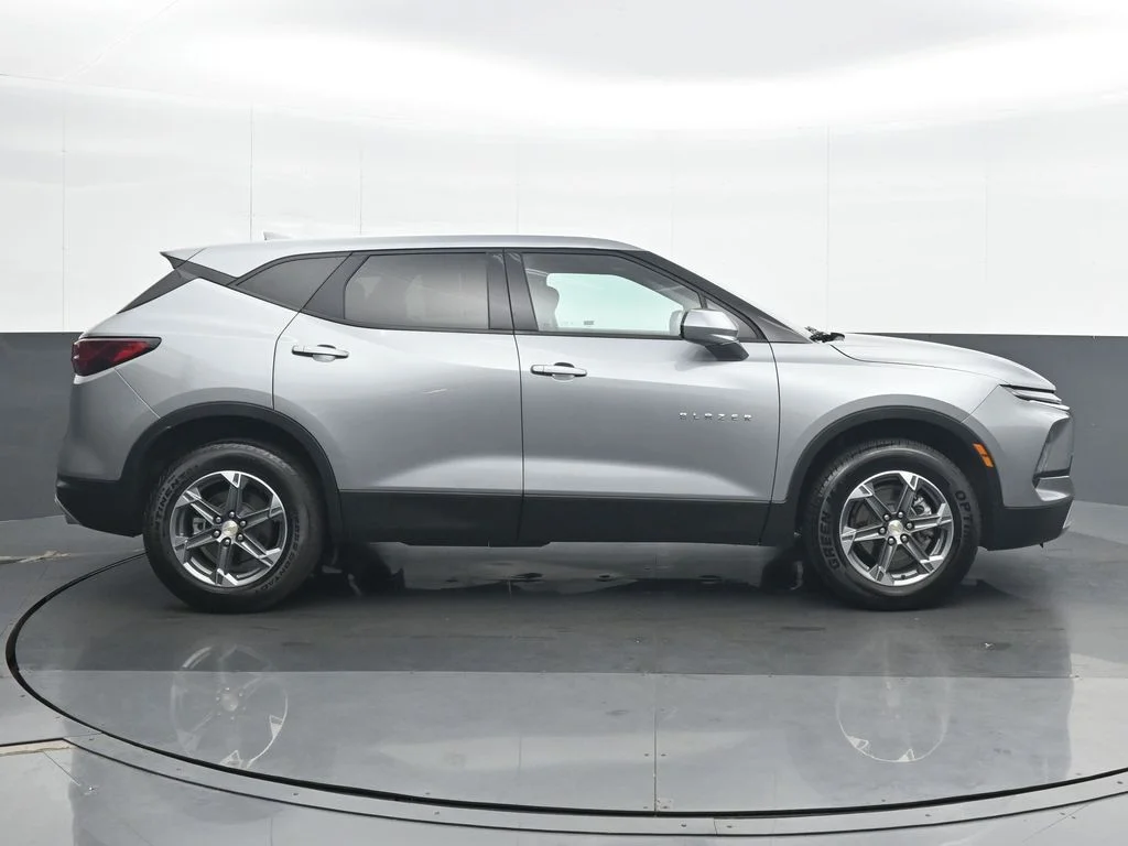 Used 2025 Gray Chevrolet LT image 7