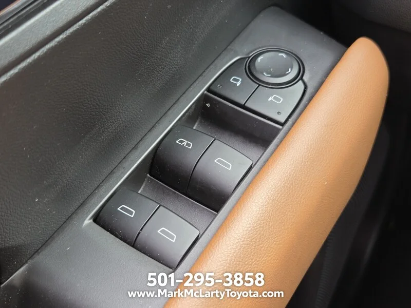 Used 2023 Summit White GMC 4WD Crew Cab AT4 image 25