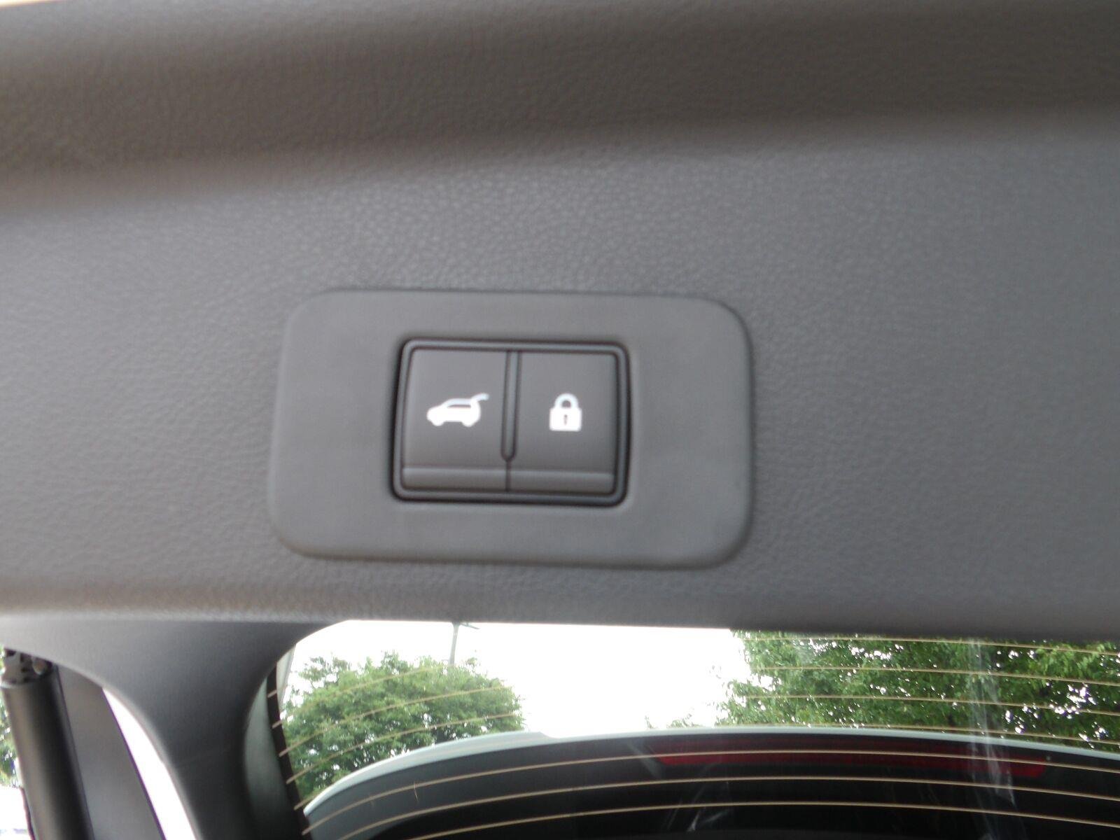 New 2026 Everest White Pearl TriCoat Nissan SL image 11