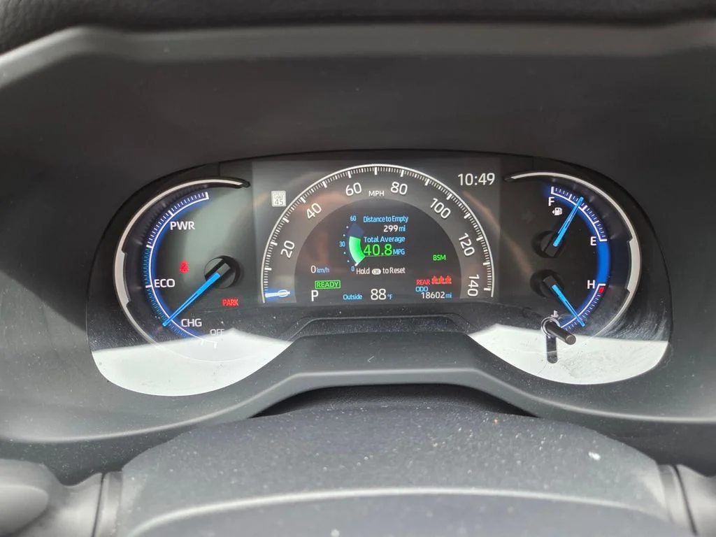 Certified Used 2025 Silver Toyota XLE image 32