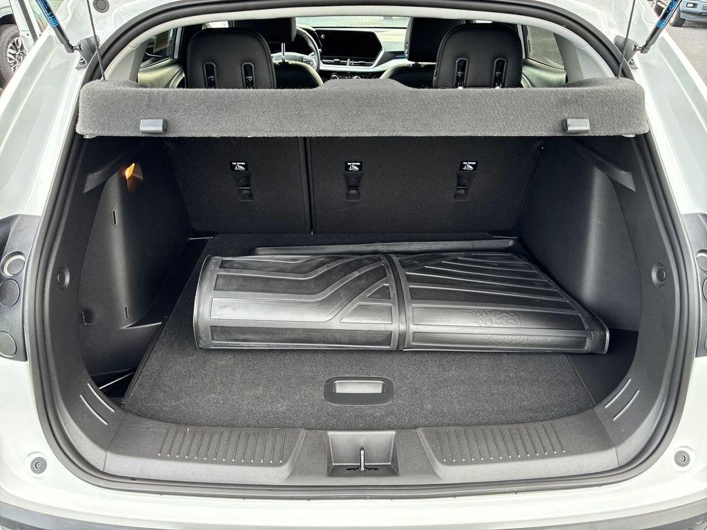 Used 2025 White Chevrolet LT image 19