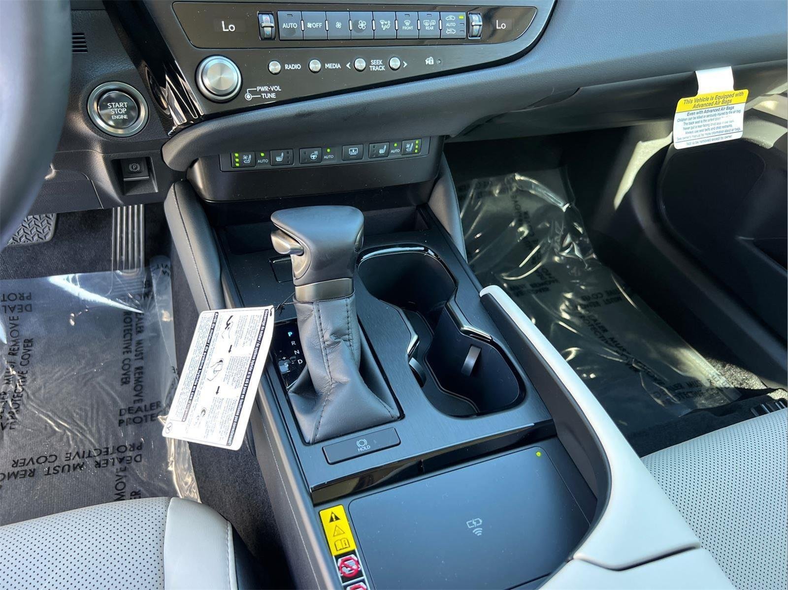 2025 Lexus ES 350 - Photo 25