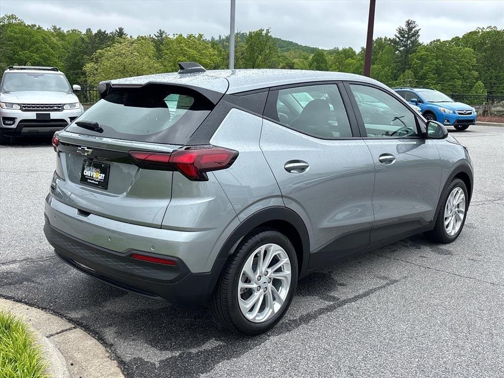 New 2027 Sterling Grey Metallic Chevrolet LT image 4