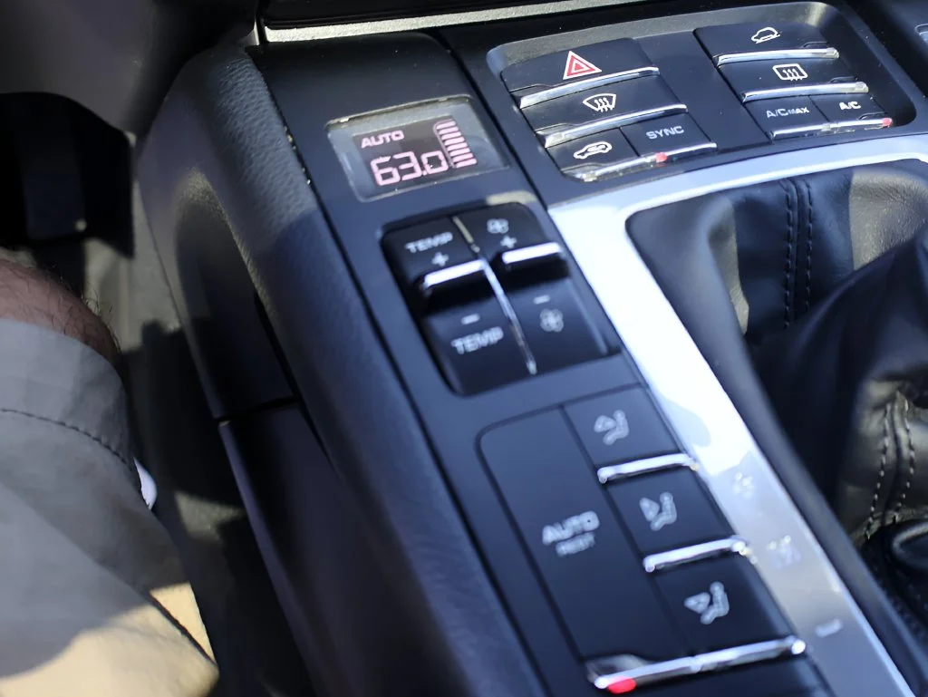 Used 2018  Porsche Base image 29