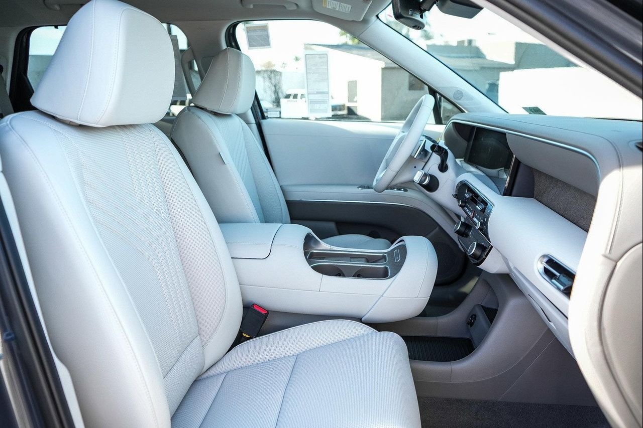 New 2026 Gray Hyundai SEL Premium image 45