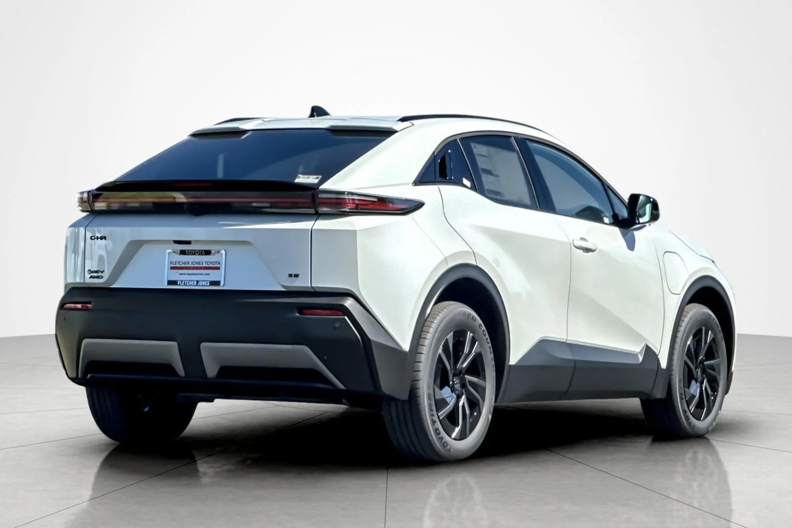 New 2026 Wind Chill Pearl <sup>1</sup> Toyota  SE image 5