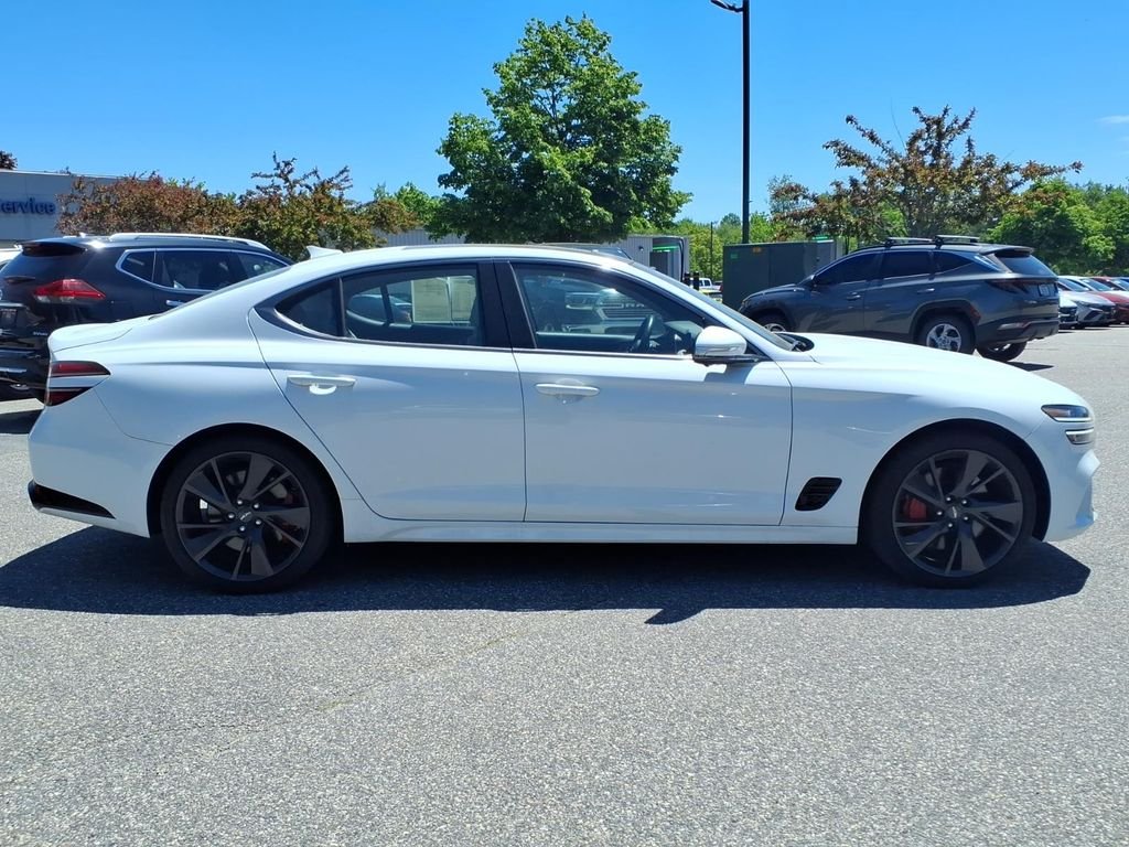 Used 2023 White Genesis 3.3T image 4