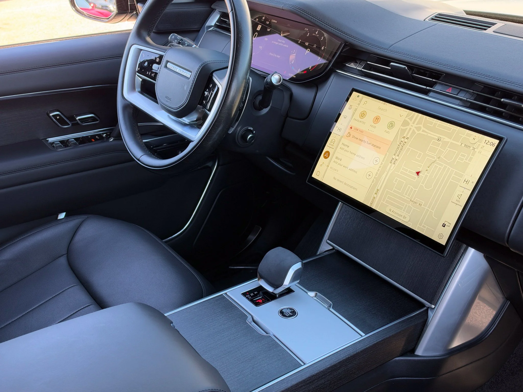 Used 2025 Green Land Rover SE image 18