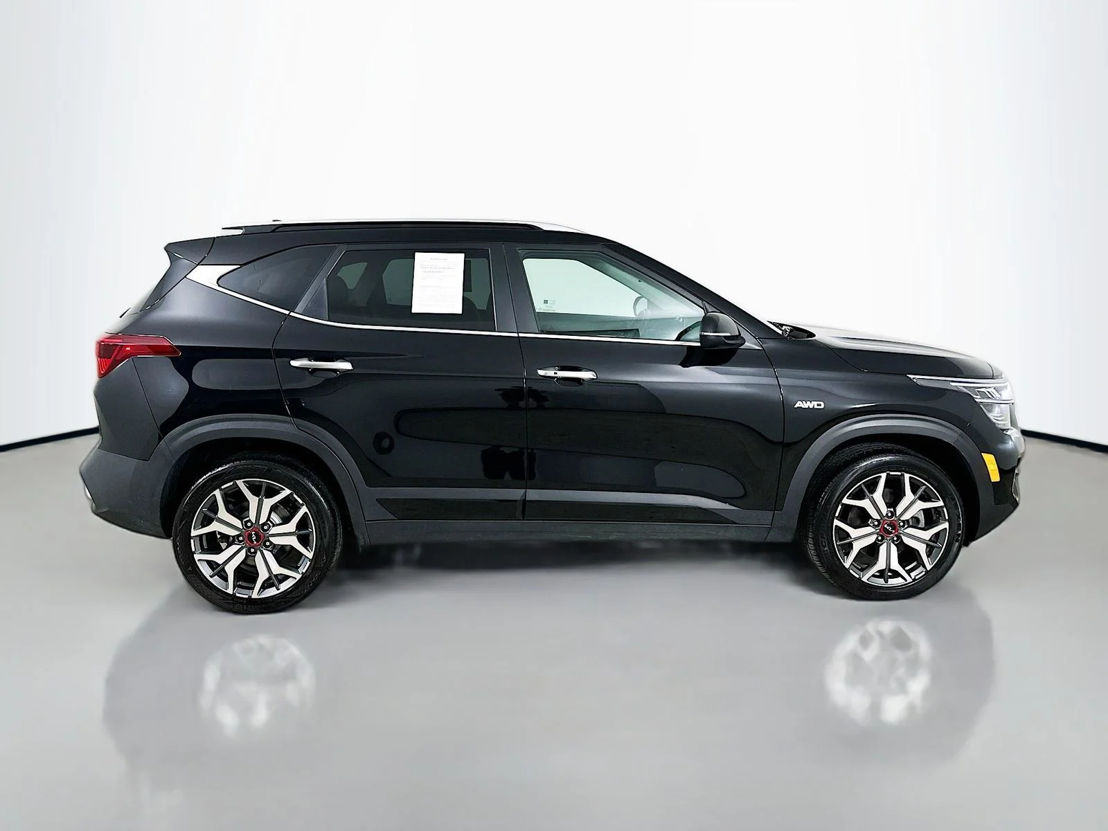 Used 2023 Black Kia  image 4