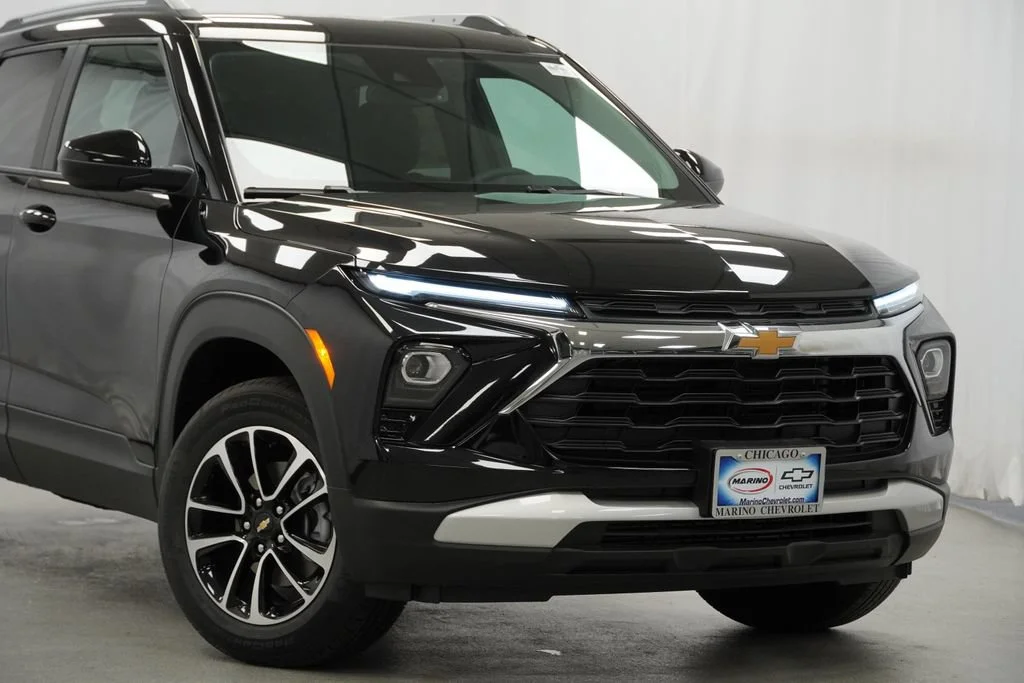 New 2026 Mosaic Black Metallic Chevrolet LT image 8
