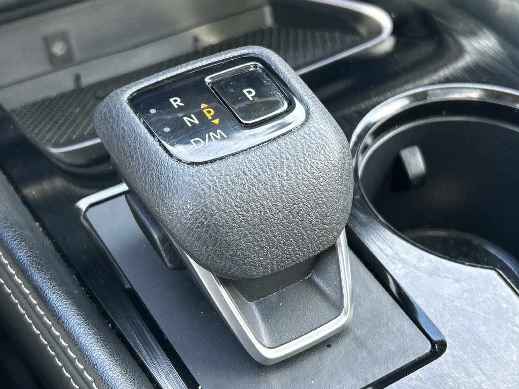 Used 2025 White Nissan Platinum image 26