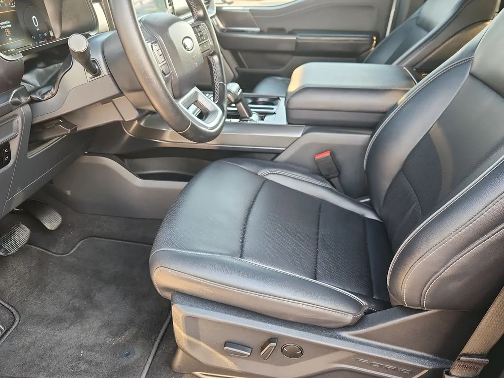 Used 2025 White Ford Lariat image 7