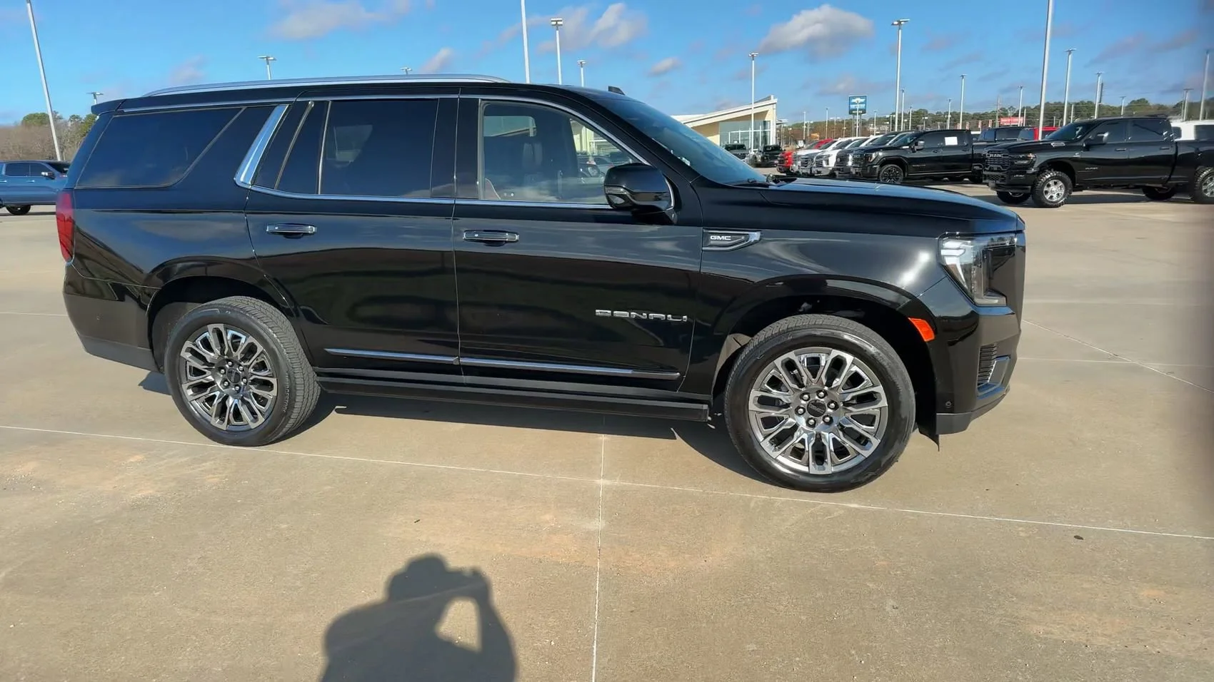 Used 2023 Onyx Black GMC Denali Ultimate image 2