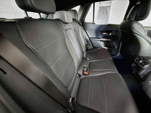 Used 2024  Mercedes-Benz GLC 300 image 26