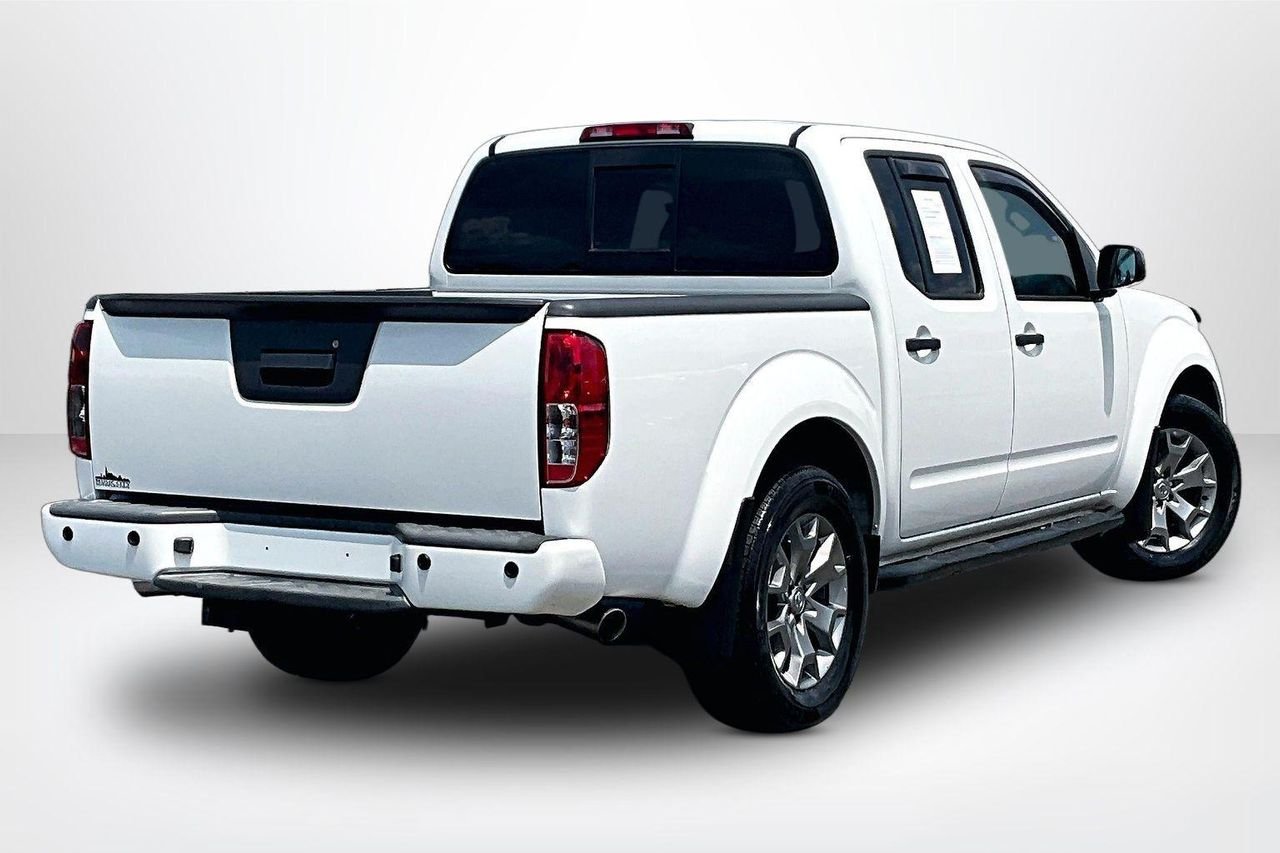 Used 2020 Glacier White Nissan Crew Cab SV 4x2 image 6