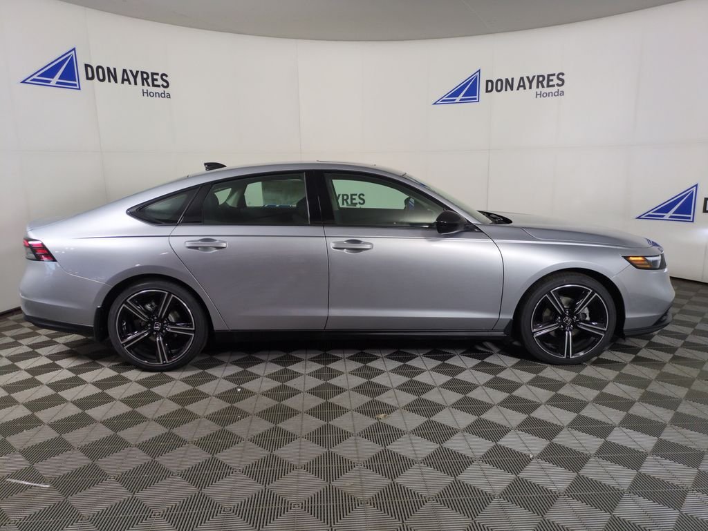 New 2026 Solar Silver Metallic Honda SE image 6